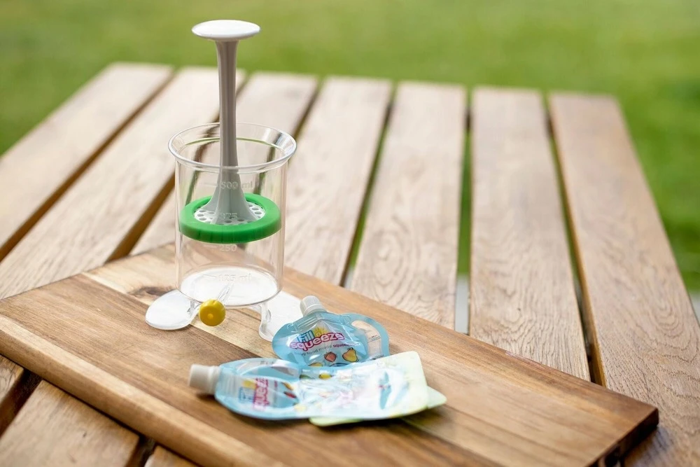 Fill'n Squeeze Talpykla maišeliams ir Fill'n Squeez šepetėliui pripildyti + 5 paketėliai