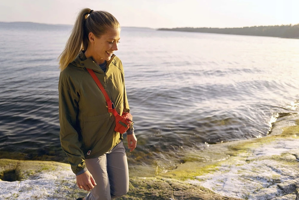 Carruzzo Fjällräven 23223-560 rankinė arba ant peties nešiojamas krepšys Nailonas Navy Unisekso stiliaus Krepšys per petį