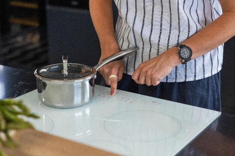 Florina Aristo Plus nerūdijančio plieno puodas 16 cm 1,5 l su dangčiu