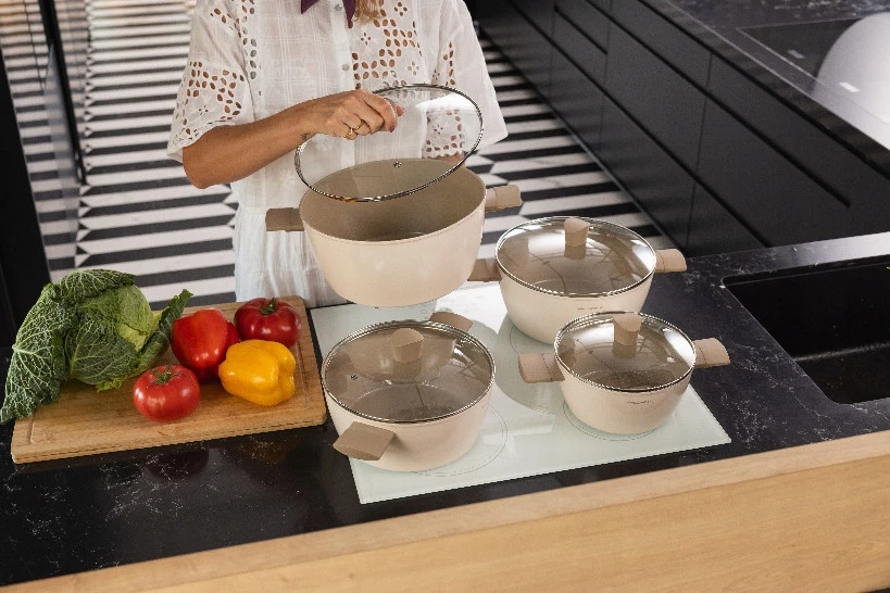 Florina Mokka puodas 24 cm 3,6L keraminės dangos smėlio spalvos indukcinės dujos