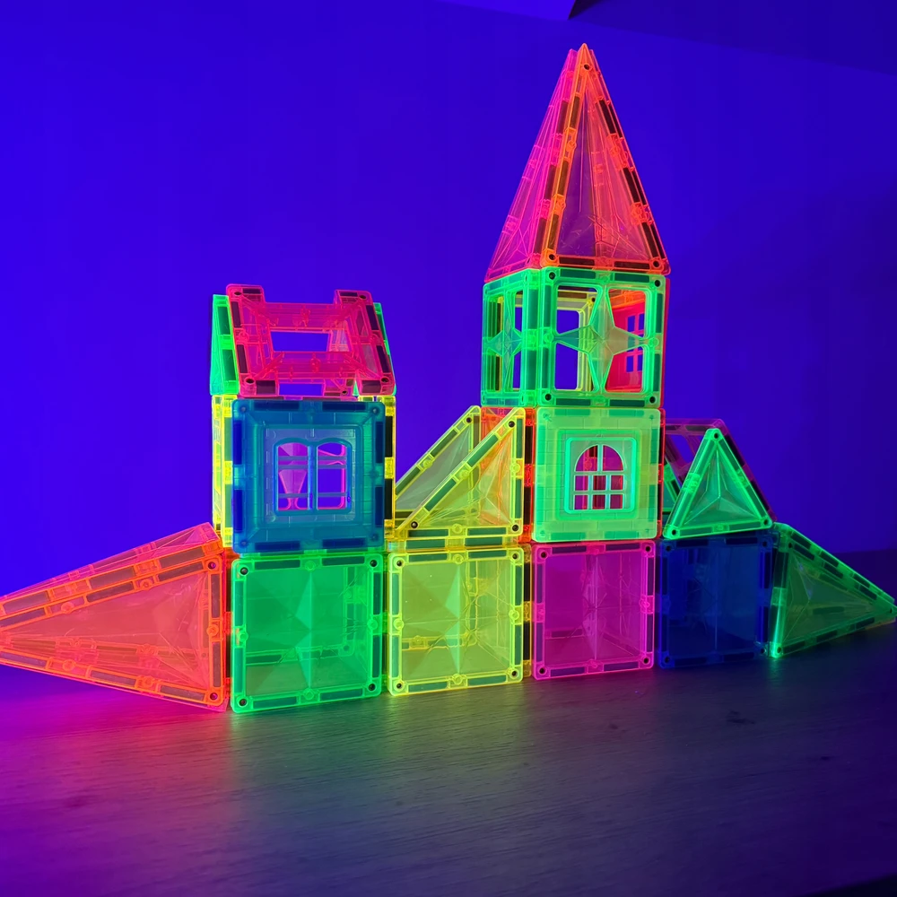 FLUORESCENT magnetiniai blokeliai su UV LEMPA, 78 vnt. MAGNICREATIX