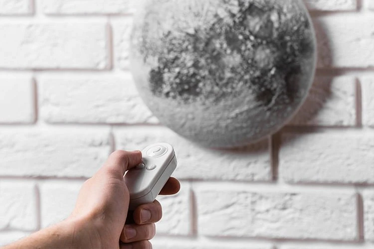 Sieninis šviestuvas Gadget Master Mėnulio fazių švytinti lempa su šviesos jutikliu, sieninė, automatinė išjungimo funkcija