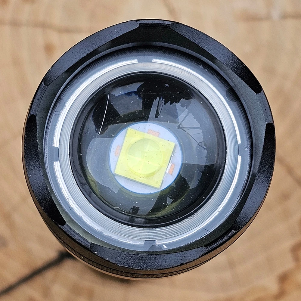 Galingas FUMO PRO 2500 lm AKUMULIATORIUS BLYKŠČIUS ĮKRAUJAMAS 5000 mAh ZOOM
