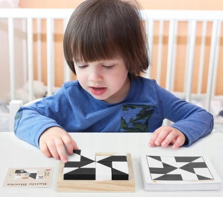 GEOMETRINĖS MEDINĖS KONSTRUKCIJOS KLUOKLIAI MONTESSORI DĖLĖS VAIKŲ ANKSTYVOJO UGDYMO ŽAISLAS