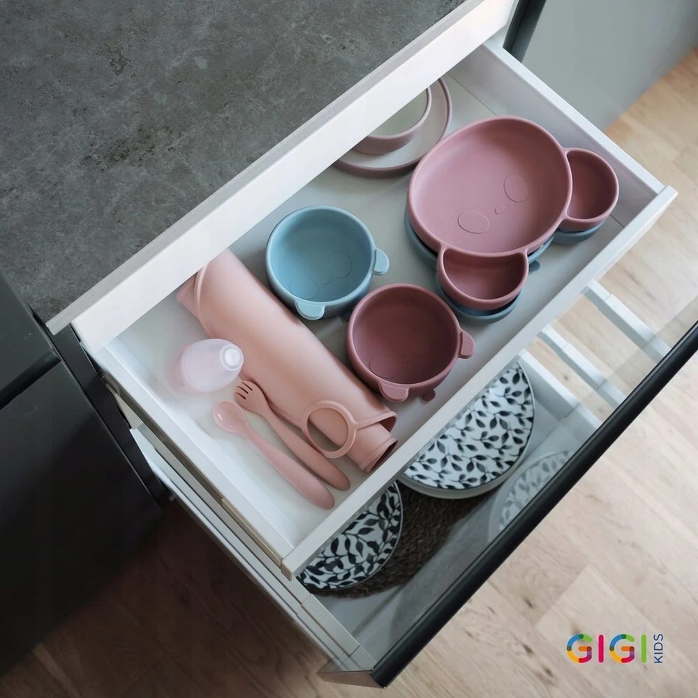 Gigi Kids Silikoninių indų rinkinys, lėkštė, dubuo, stalo įrankiai, seilinukas, baltas ekru