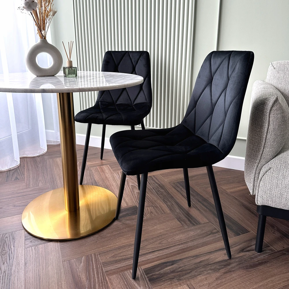Gockowiak MADISON VELVET Juodas MINŠTA VELIURINĖ KĖDĖ SVETAINEI VALGOMUI
