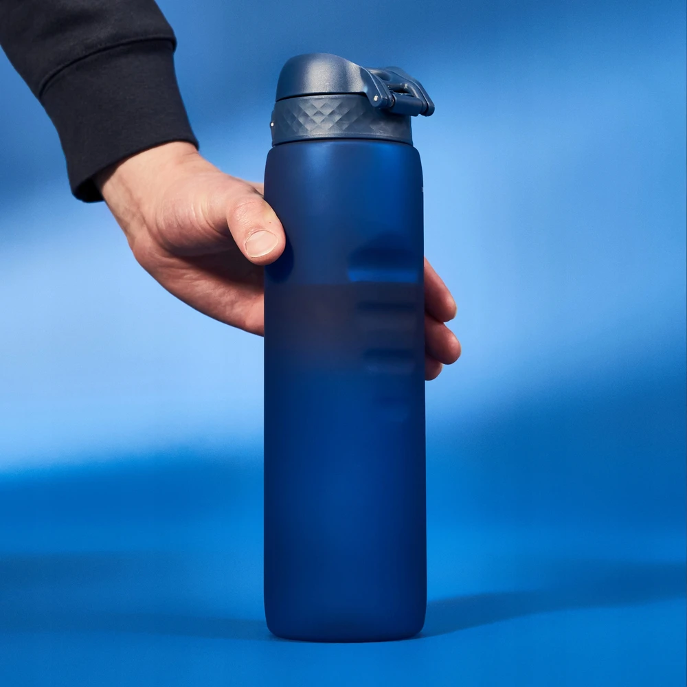 Gertuvė Gourde - ION8 - Tamsiai mėlyna - 1000 ml - Be BPA - Sandarumas - Su juostele
