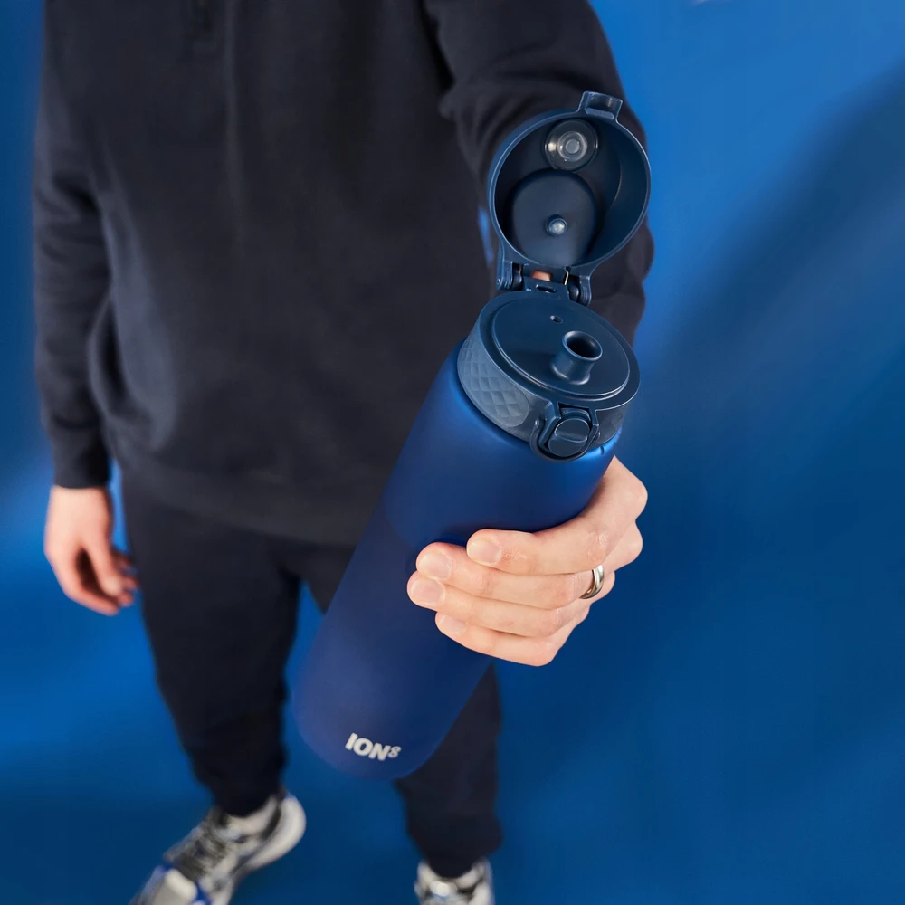 Gertuvė Gourde - ION8 - Tamsiai mėlyna - 1000 ml - Be BPA - Sandarumas - Su juostele