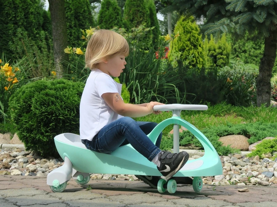 „Gravity Ride-On“ žaislinis automobilis vaikams, rožinis, šviečiantys LED ratai TWISTCAR