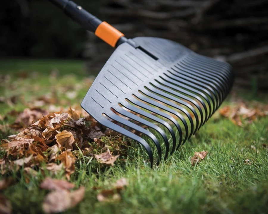  FISKARS Grėblys lapų didelis QuikFit (1000642) 