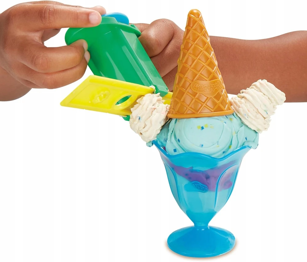 Hasbro PLAY DOH CAKE ICE CREAM PARTY ICE CREAM PARTY ledų užpilas, 6 vamzdeliai
