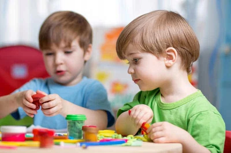 Hasbro PLAY DOH CASTRY GEOMETRIC FIGURES 6 VAMZDŽIŲ DOVANA DIDELIAM VAIKAMS