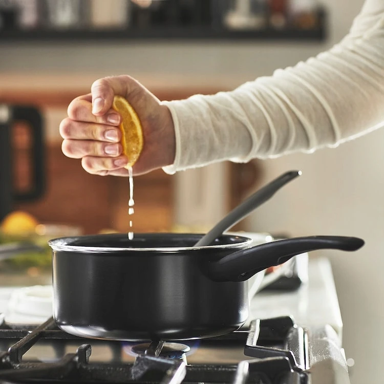 IKEA HEMLAGAD Puodas su dangteliu, NON STICK danga, 2 l