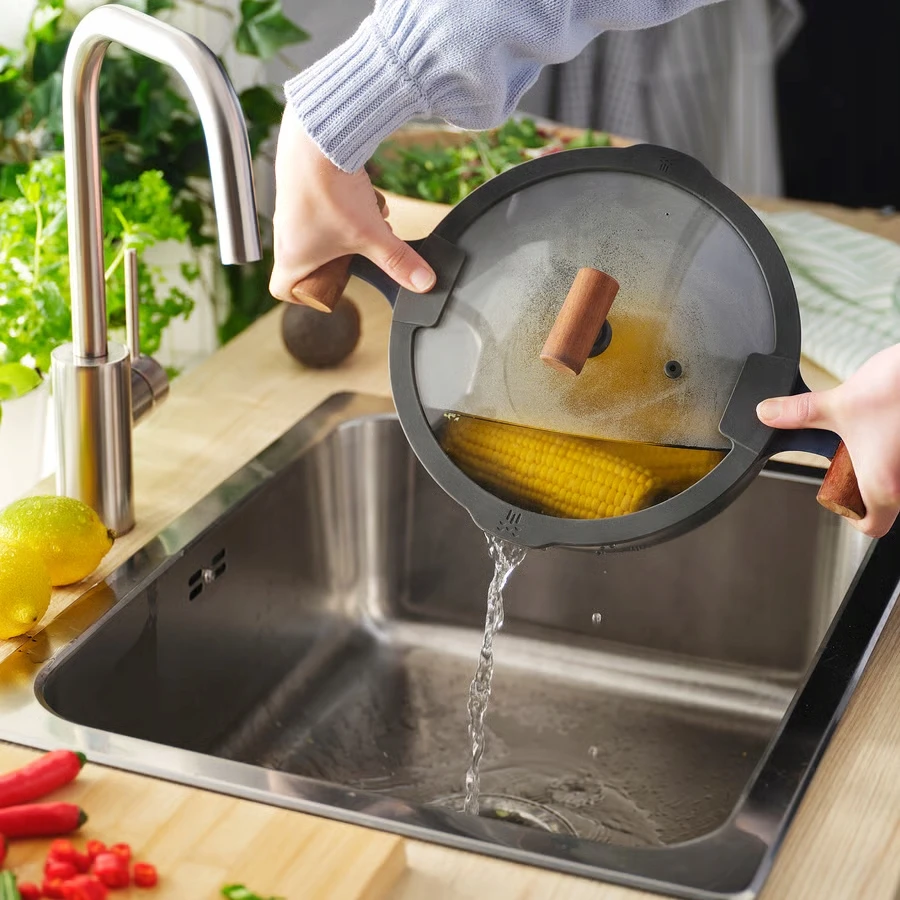 IKEA KLIPPFISK Puodas su dangteliu, stiklas/medinis juodai mėlynas, 5 l