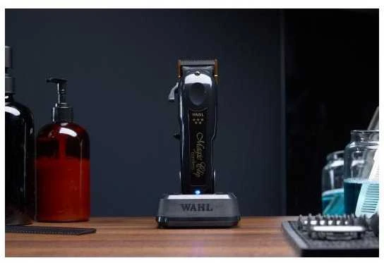 Wahl Magic Clip barzdaskutė su įkrovimo stoveliu