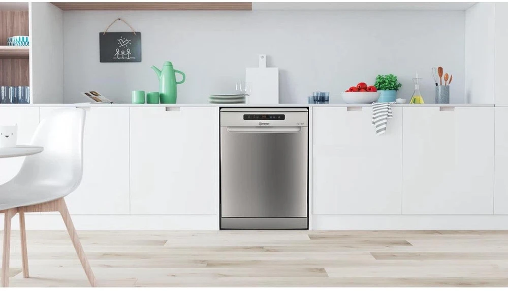 INDESIT Indaplovė | D2F HD624 AS | Free standing | Plotis 60 cm | Number of place settings 14 | Number of programs 9 | Energy efficiency class E | Ekranas | Sidabrinis