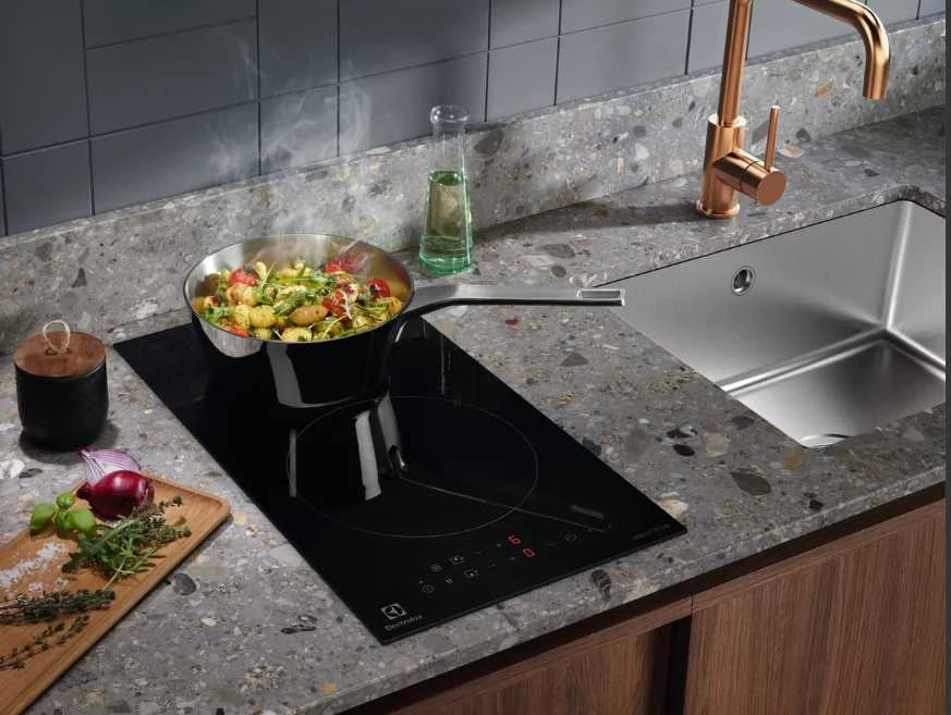 29 cm pločio Domino indukcinė kaitlentė Electrolux LIT30230C