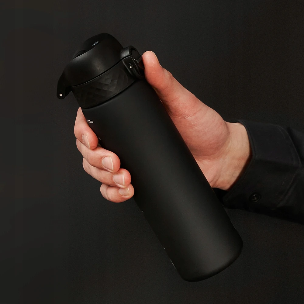 Ion8 0,5l juodas sportinis gertuvė su dangteliu