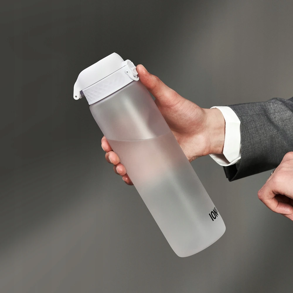 Gertuvė Ion8 skaidri vandens butelis su motyvacine skale 1000ml