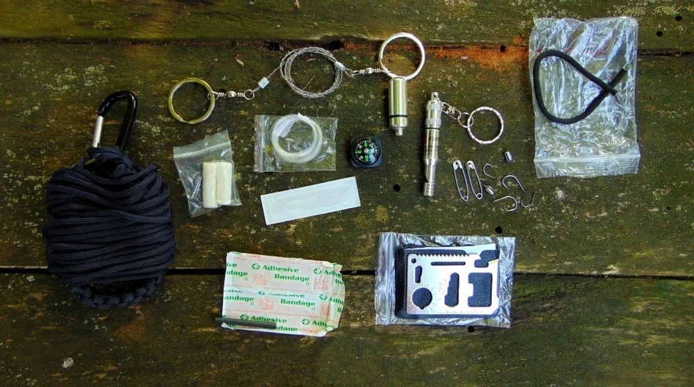 Mil-Tec Juodas PARACORD SURVIVAL KIT LARGE