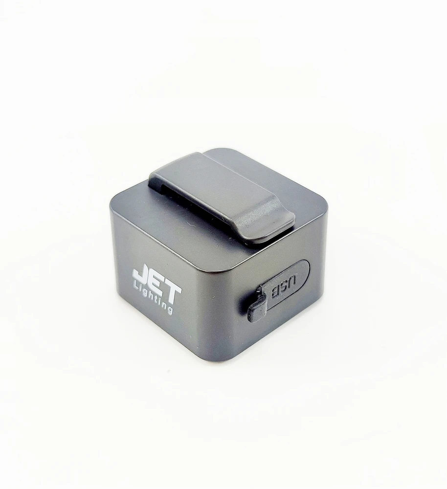JET Galinis žibintas galinis žibintas AU136R "CUBE" 30-120 liumenų USB L351