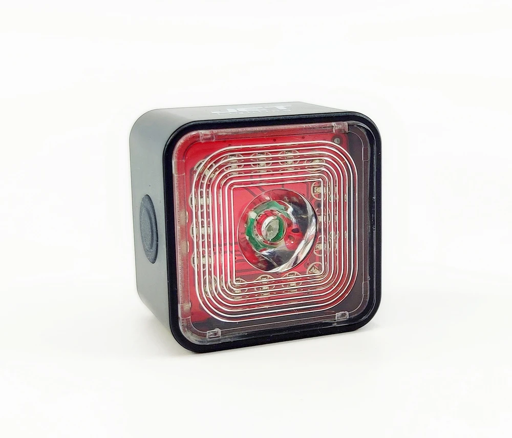 JET Galinis žibintas galinis žibintas AU136R "CUBE" 30-120 liumenų USB L351