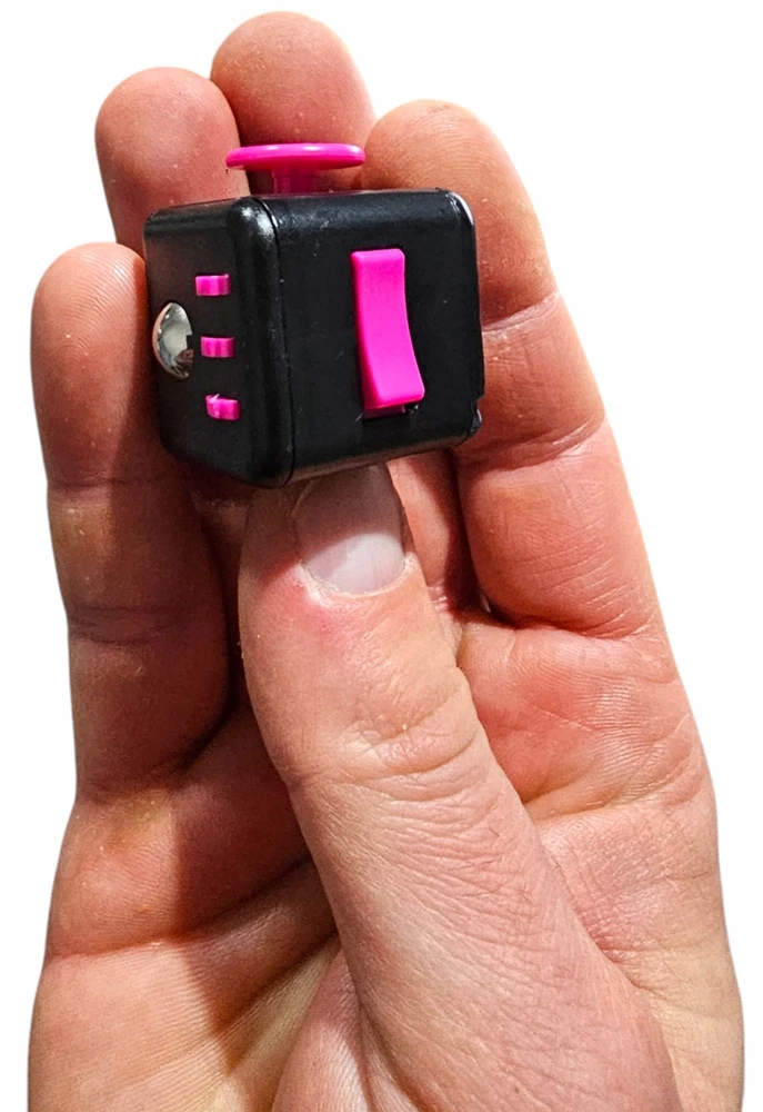 Jhc E Commerce RANKŲ KUBAS! ANTISTRESS FIDGET CUBE TOYS, rankenėlių mygtukai rankoje