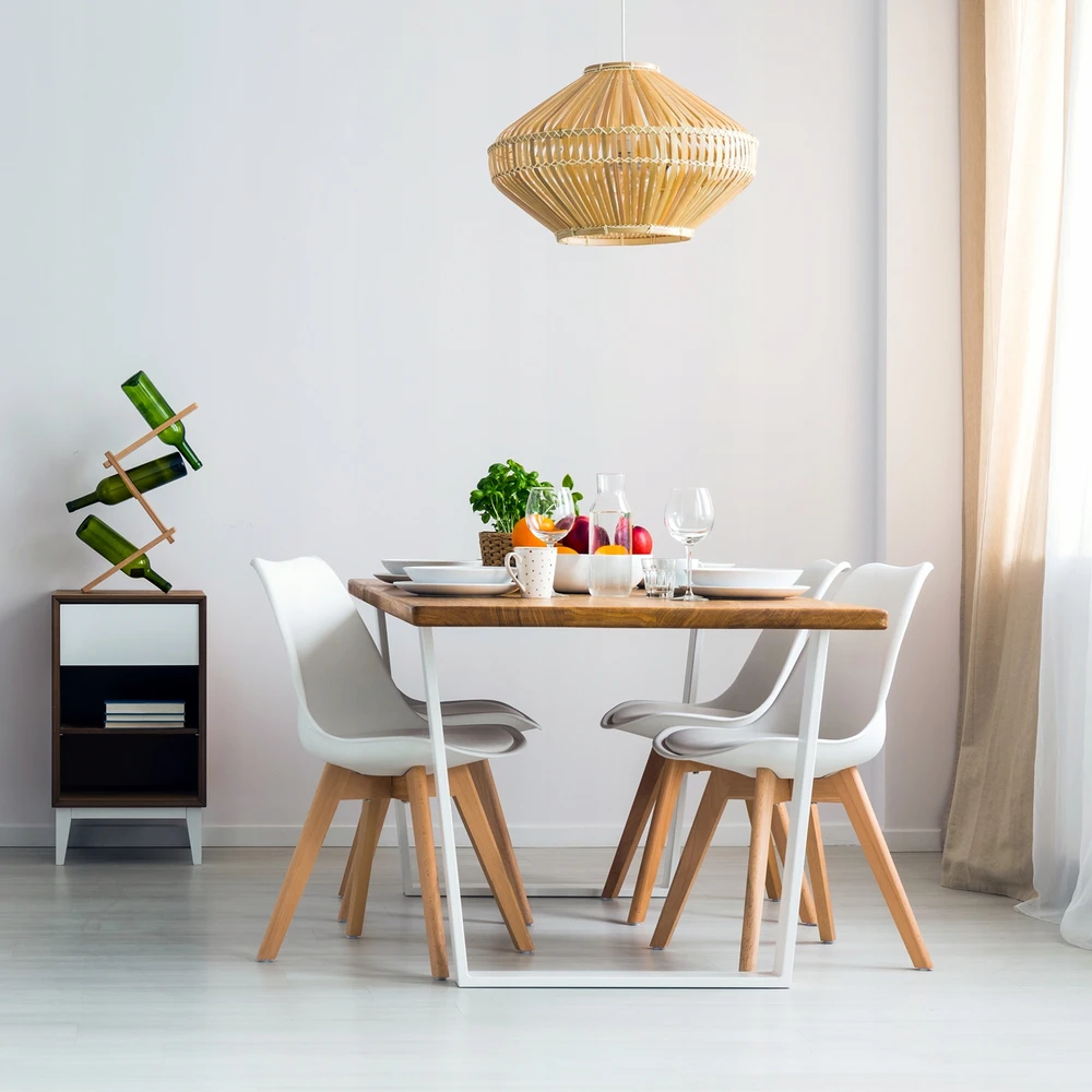 Jumi Balta skandinaviška kėdė su pagalve buko kojomis, skirta virtuvei Living Room Deluxe