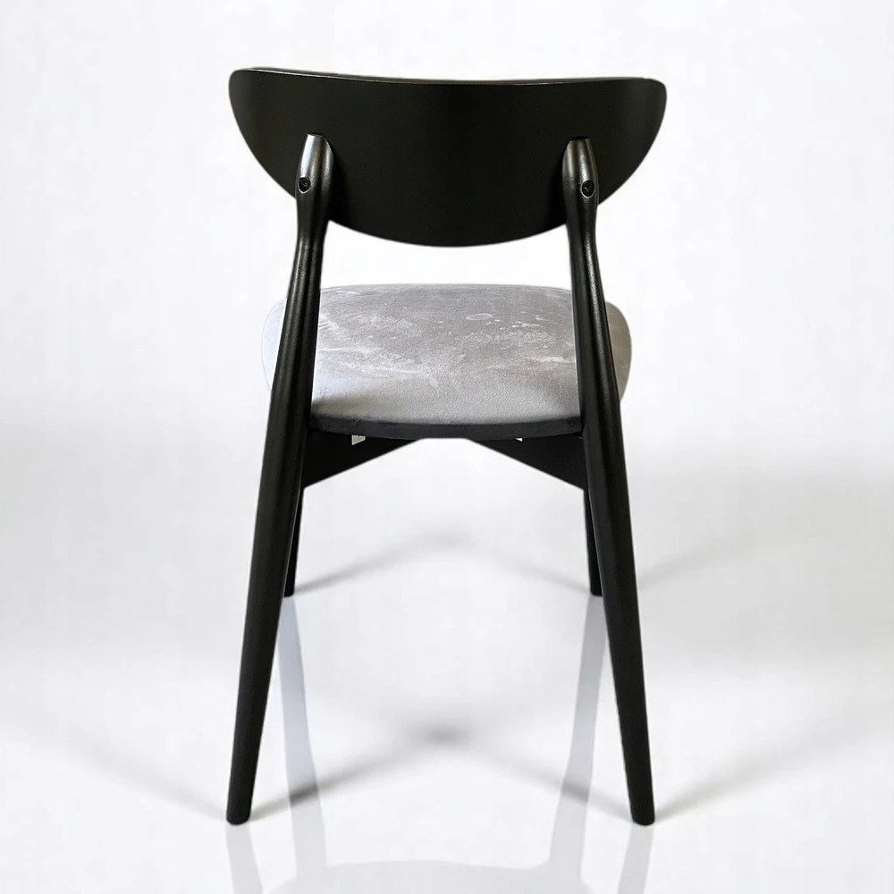 Juoda apmušta medinė valgomojo kėdė japandi loft retro COLORS