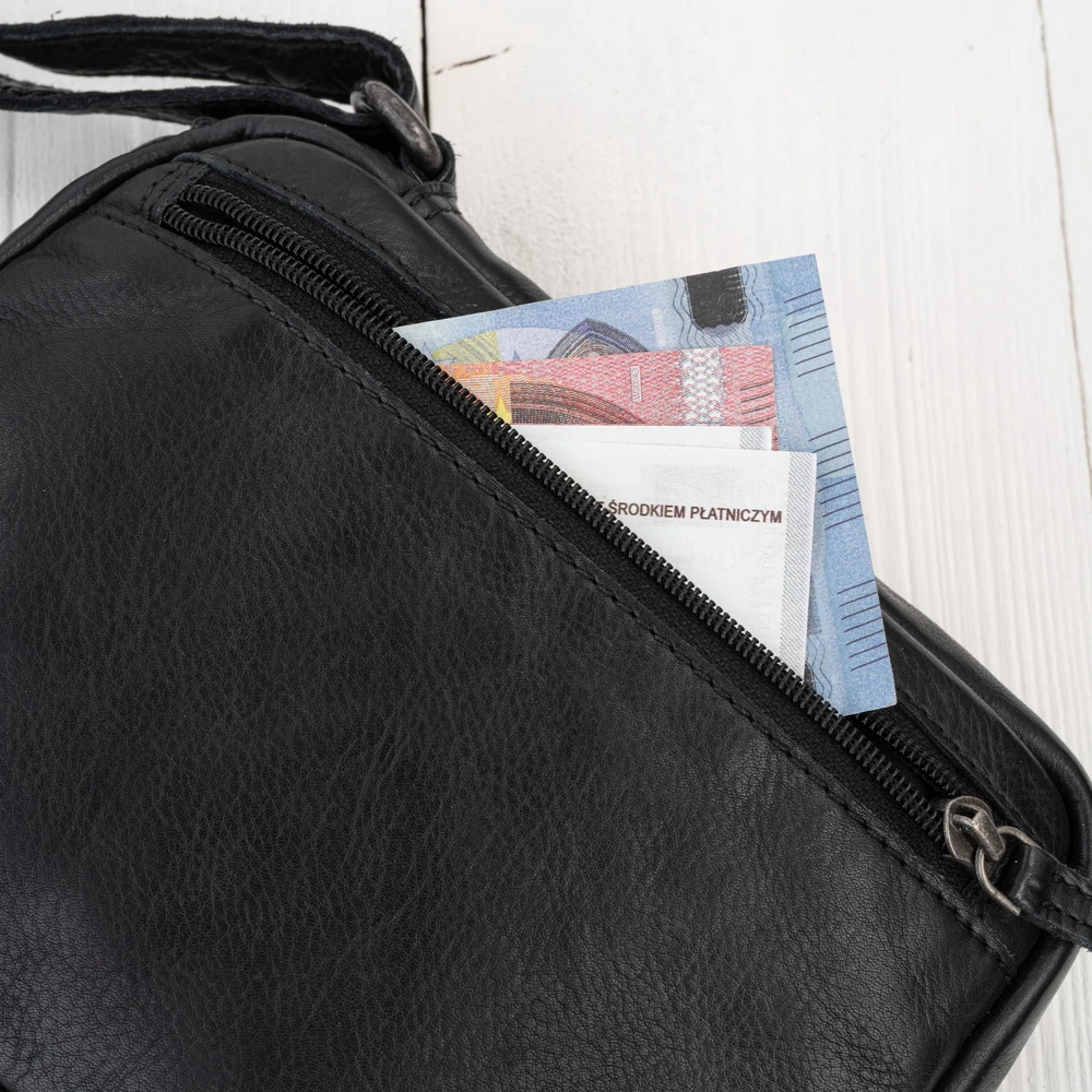 Juoda vyriška odinė rankinė per petį iš „washed leather“ odos, „Paolo Peruzzi“ SL-03-CSBL