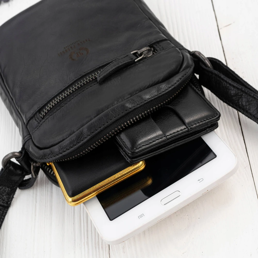 Juoda vyriška odinė rankinė per petį iš „washed leather“ odos, „Paolo Peruzzi“ SL-03-CSBL