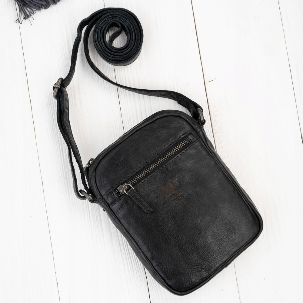 Juoda vyriška odinė rankinė per petį iš „washed leather“ odos, „Paolo Peruzzi“ SL-03-CSBL