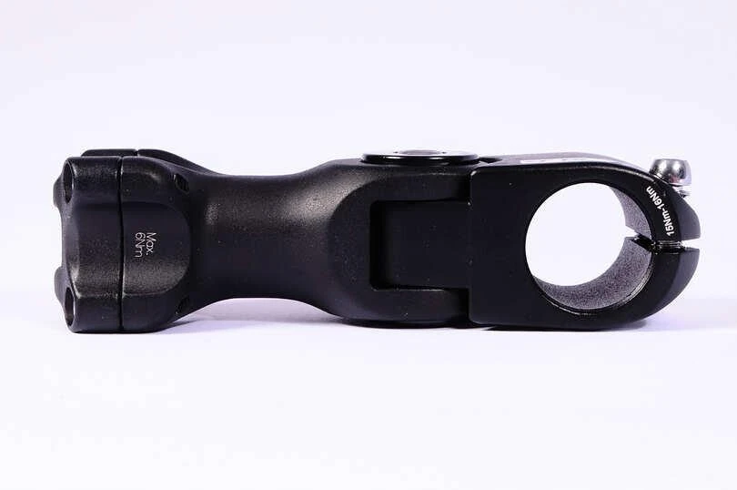 Juodai į priekį reguliuojamas kotas XLC ST-M02 1,1/8" 25,4 mm
