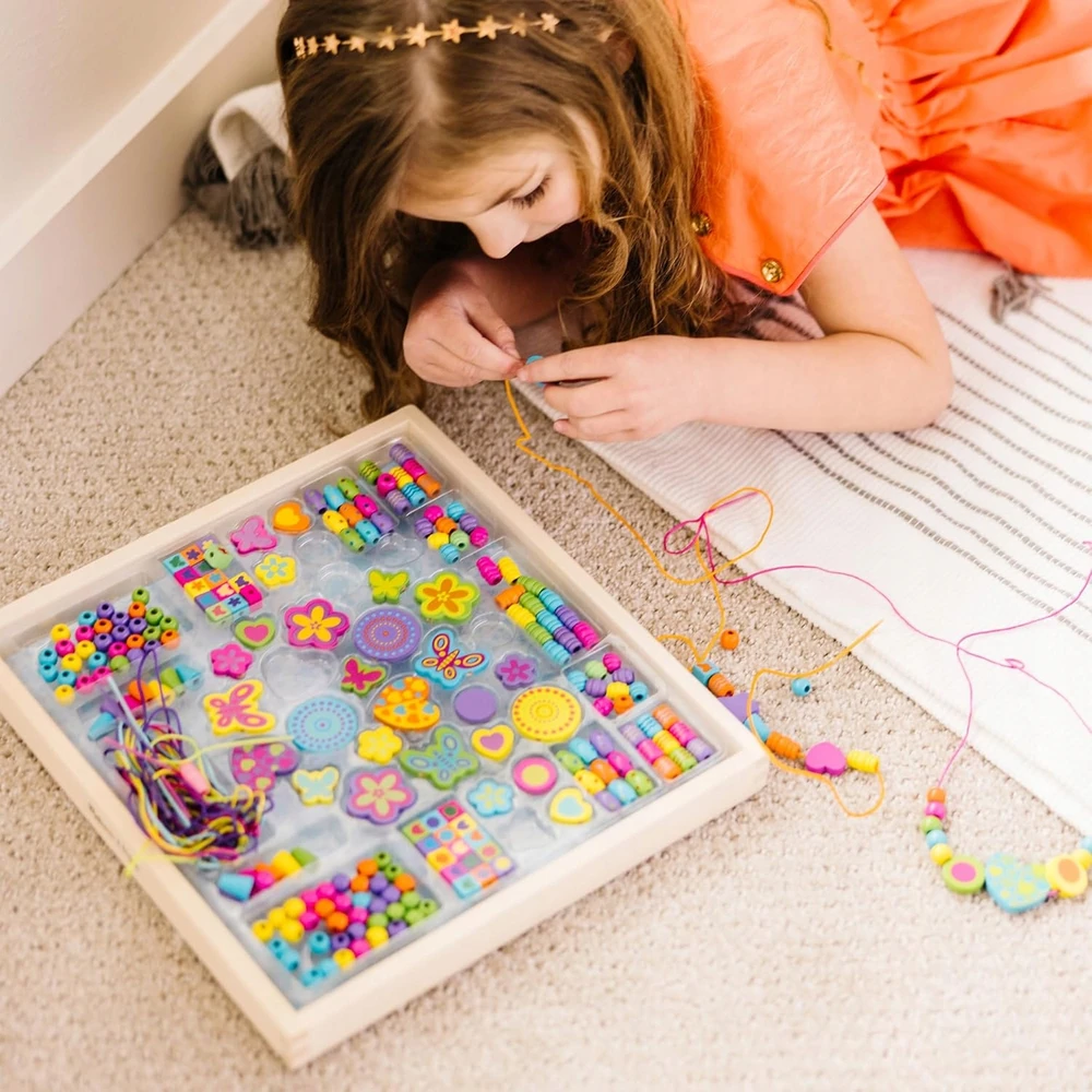 Melissa & Doug Medinių karoliukų vėrimo rinkinys Delux 220 d. Melissa ir Dougas, 14169