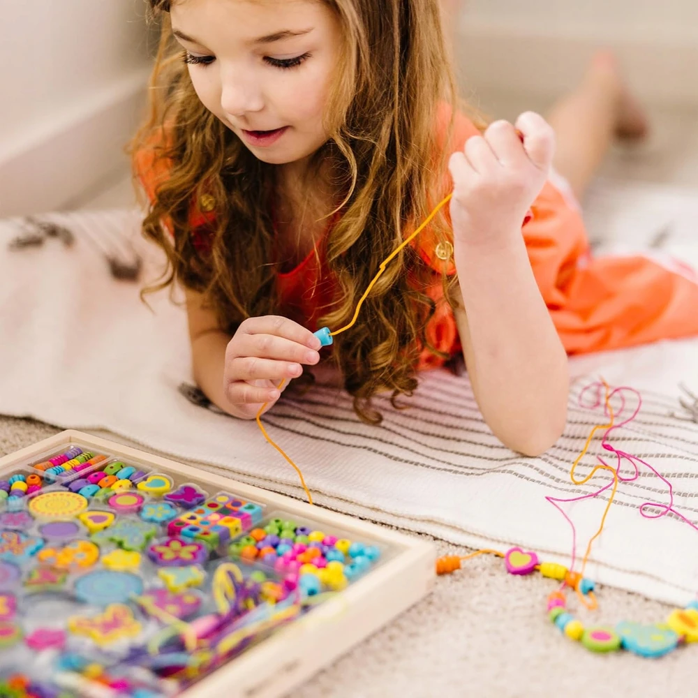 Melissa & Doug Medinių karoliukų vėrimo rinkinys Delux 220 d. Melissa ir Dougas, 14169