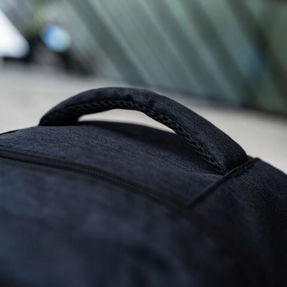 Zagatto Lengva rankinio bagažo kuprinė 40x25x20 cm su 5 kišenėmis, juoda