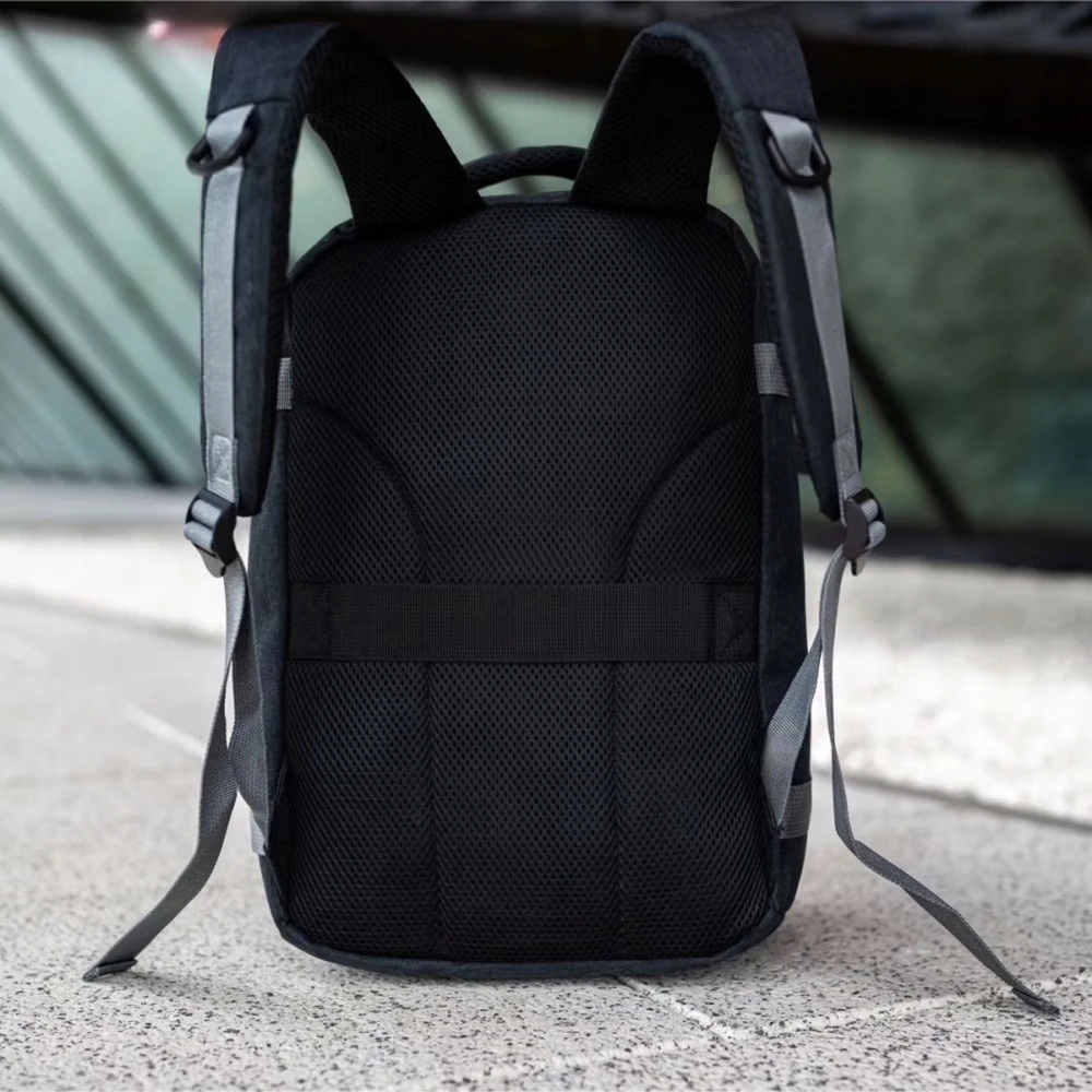Zagatto Lengva rankinio bagažo kuprinė 40x25x20 cm su 5 kišenėmis, juoda