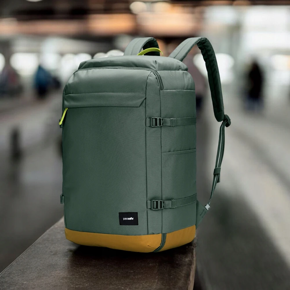 Kelioninė kuprinė Pacsafe Go 44L su RFID apsauga nuo vagysčių, žalia