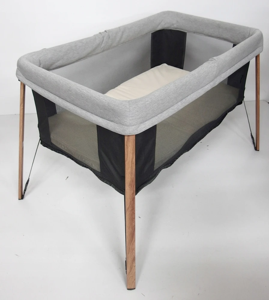 Kelioninė lovytė-maniežas Maxi Cosi Iris, Essential Graphite