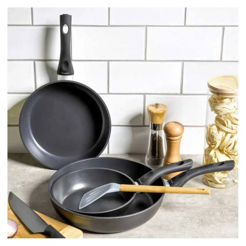 Keptuvė AMBITION Magnat Ilag D26cm Nelimpanti