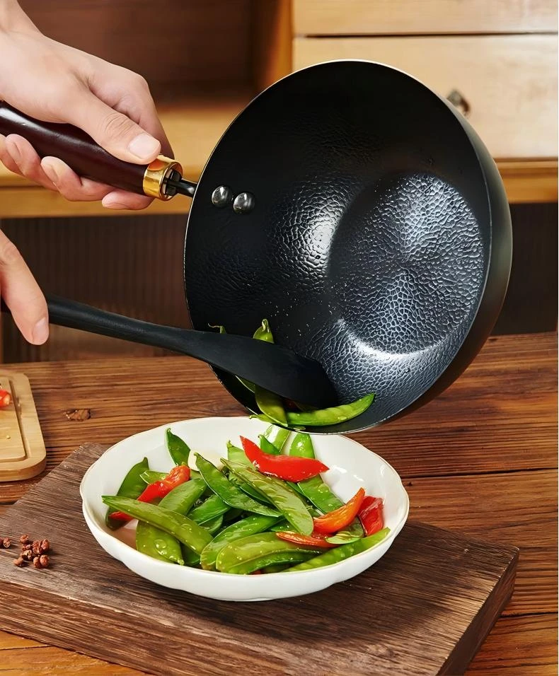 Ketaus puodas 24 cm mažas Wok pieno neprideganti keptuvė su dangčiu