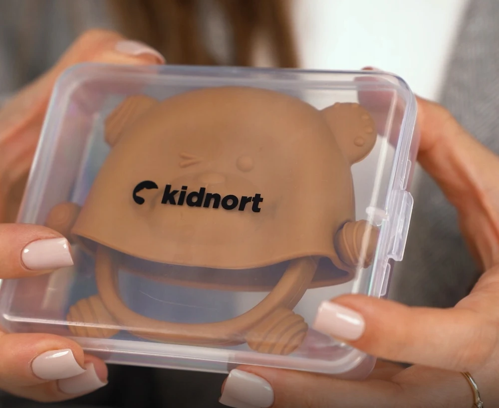 Kidnort Glitre silikoninis dantukas rudas 3M be BPA, sterilizuotas, dėklas, medicininis