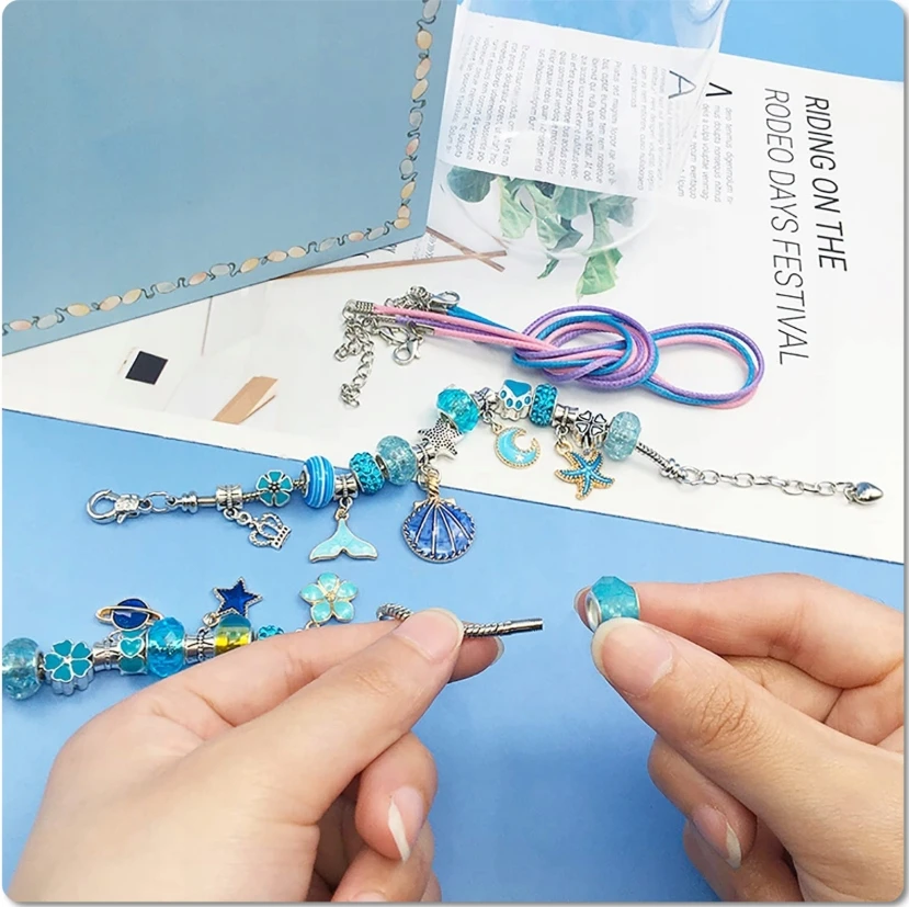 Kidsgifts Karoliukai, skirti apyrankėms gaminti, rinkinys Grandinėlės Charms Dovanų dėžutė