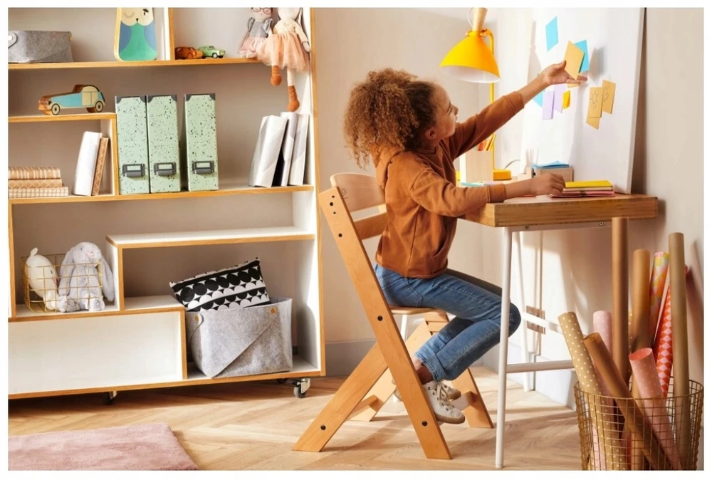 KinderKraft maitinimo kėdutė Enock, medinė