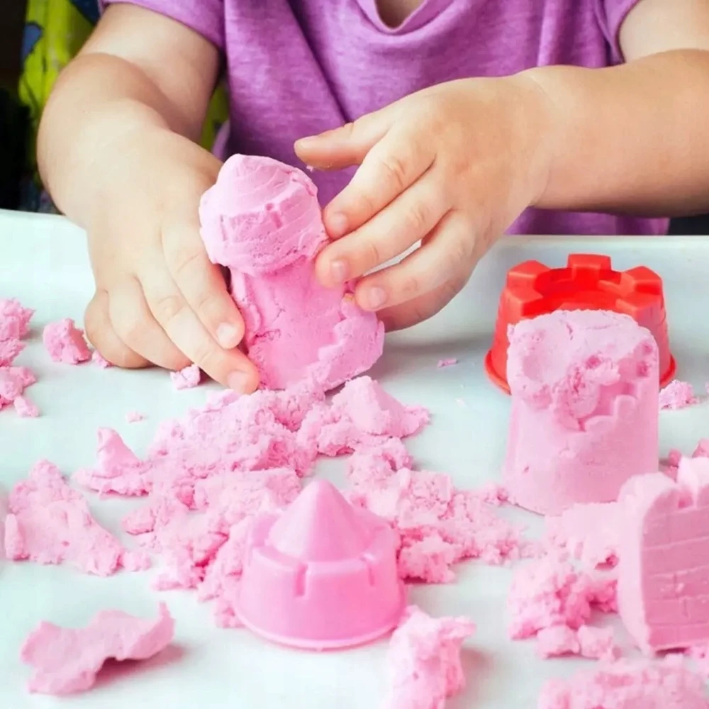 Kinetic Sand 3kg Rožinė su smėlio dėžės formomis mentelių rinkinys
