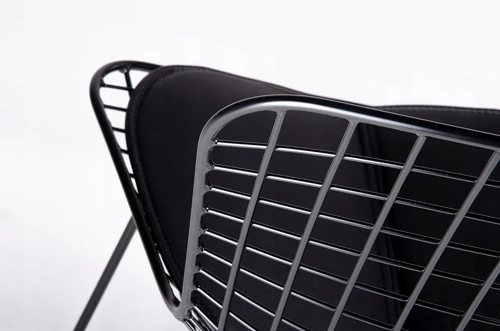 King Home NET SOFT juoda kėdė - juoda pagalvėlė, metalinė