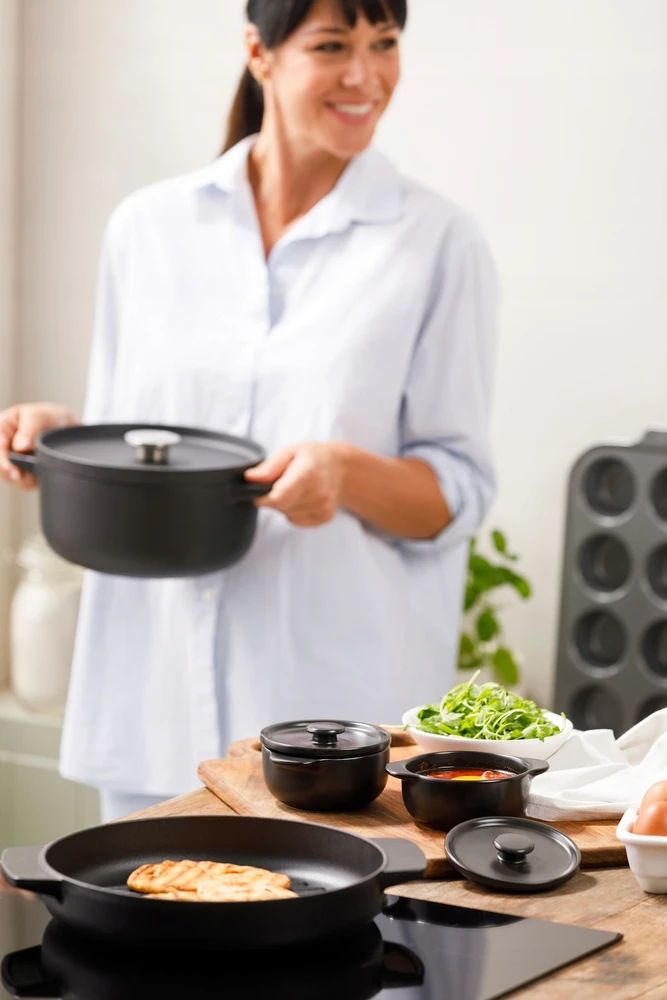 KitchenAid Ketaus ketaus puodas 22cm 3,3l matinis juodas virimui