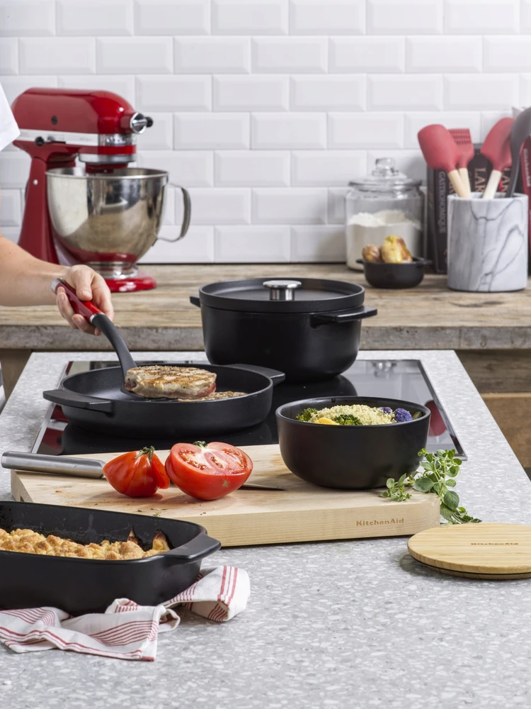 KitchenAid Ketaus ketaus puodas 22cm 3,3l matinis juodas virimui