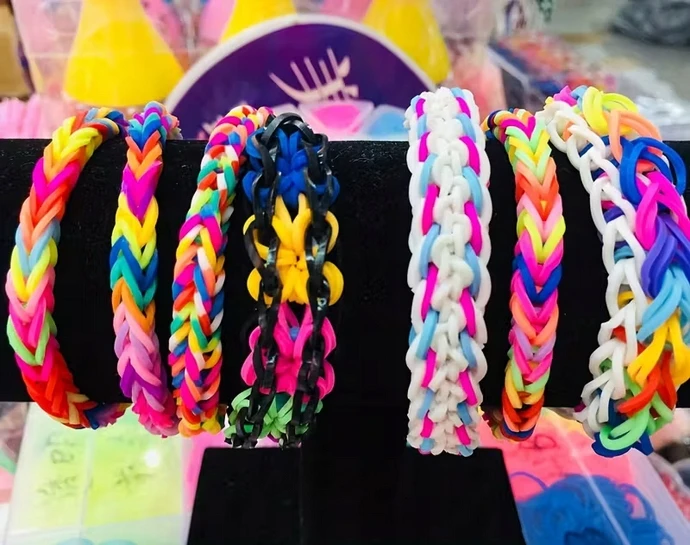 Klaus LOOM BANDS guminės juostos apyrankėms ir kaklo papuošalams gaminti, violetinė, 200 vnt.