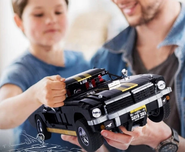 K&M „Ford Mustang“ MEGA KONSTRUKCINIAI BLOKAI TECHNIC 1817el (1817PCS)